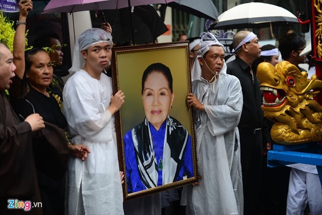Khan gia tran ra duong, doi mua tien biet sau nu Ut Bach Lan hinh anh 8