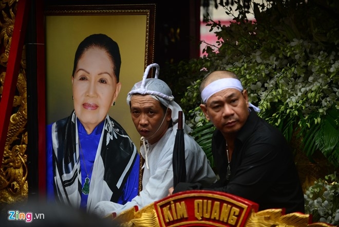 Khan gia tran ra duong, doi mua tien biet sau nu Ut Bach Lan hinh anh 9