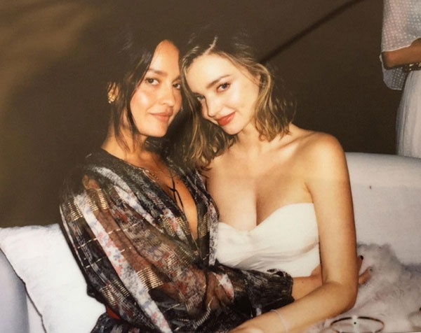 miranda-kerr-va-ty-phu-tre-mo-tiec-dinh-hon-hoanh-trang