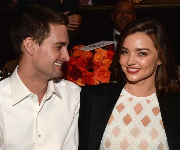 miranda-kerr-va-ty-phu-tre-mo-tiec-dinh-hon-hoanh-trang-2