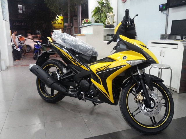  Yamaha Exciter 150 RC 2017 có màu vàng xuất hiện nhiều hơn ở ngoại hình. 