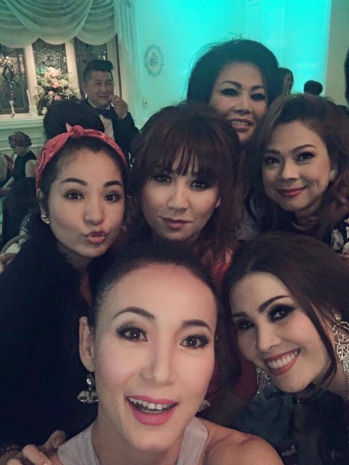 ca-si-chau-tuan-ket-hon-voi-ban-dong-tinh-sau-15-nam-gan-bo-5
