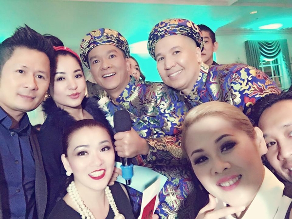ca-si-chau-tuan-ket-hon-voi-ban-dong-tinh-sau-15-nam-gan-bo-6