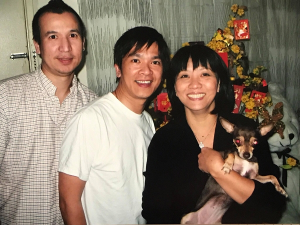 ca-si-chau-tuan-ket-hon-voi-ban-dong-tinh-sau-15-nam-gan-bo-9
