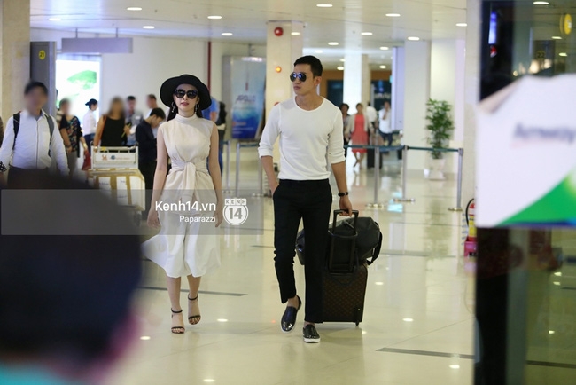 HOT: Angela Phương Trinh thân thiết với Võ Cảnh tại sân bay, rộ nghi án phim giả - tình thật? - Ảnh 1.