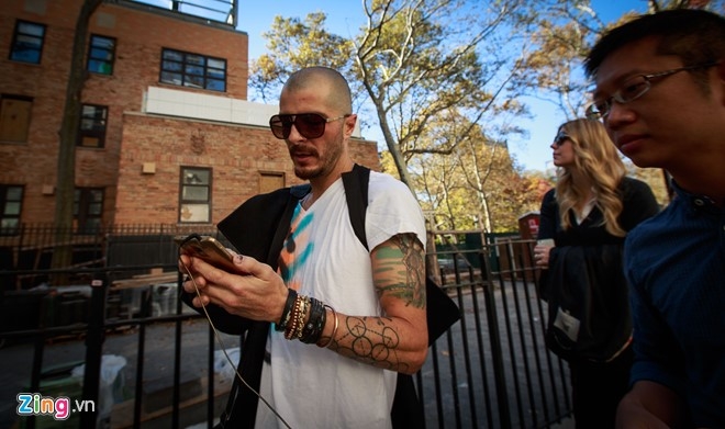 Cu tri xep hang dai ca km bo phieu o New York hinh anh 3