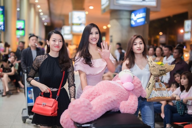 Nguyen Thi Loan rang ro ngay ve nuoc hinh anh 3
