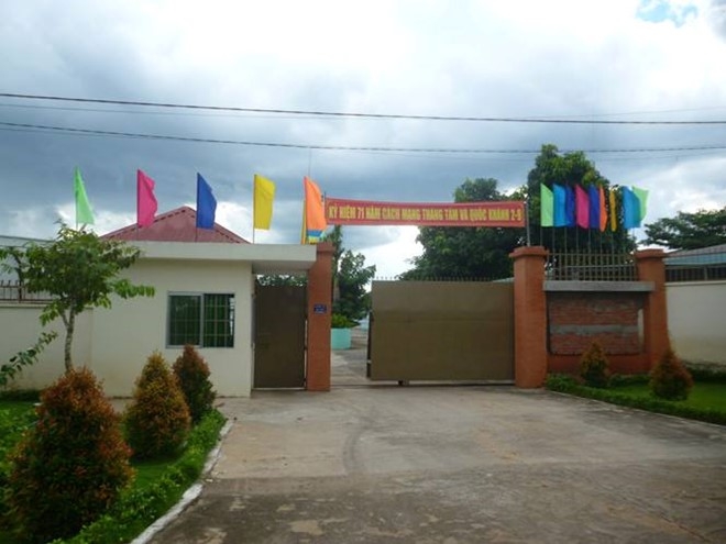 Trai long cua can bo trung tam cai nghien bi dap pha hinh anh 1