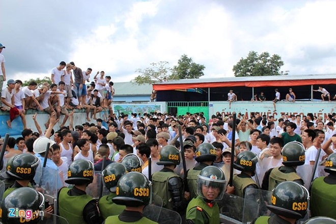 Trai long cua can bo trung tam cai nghien bi dap pha hinh anh 3