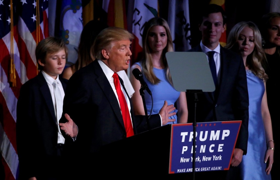 Trump xuat hien lan dau tien sau chien thang hinh anh 2