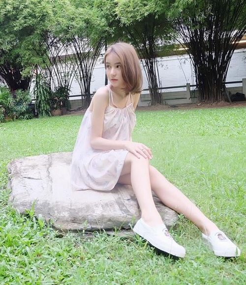 Vóc dáng Rinrada Thurapan mảnh mai như một cô gái thực thụ.