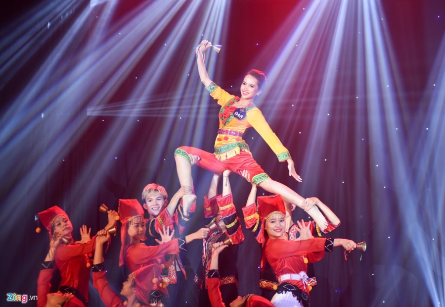 'Co dong xinh dep' tro thanh hoa khoi Dai hoc Luat Ha Noi hinh anh 8