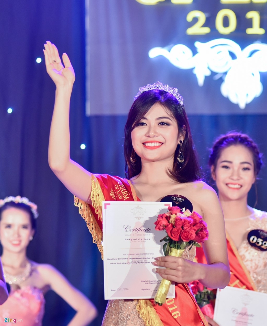 'Co dong xinh dep' tro thanh hoa khoi Dai hoc Luat Ha Noi hinh anh 11