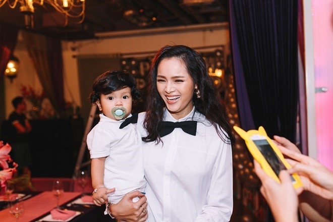 Diem Chau: ‘Cha cua con trai khong can biet ve be’ hinh anh 1