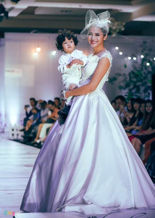 Diem Chau: ‘Cha cua con trai khong can biet ve be’ hinh anh 2