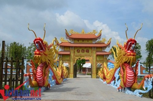 Hoài Linh, Xuân Hinh, nhà thờ Tổ của Hoài Linh, nhà quê của Xuân Hinh