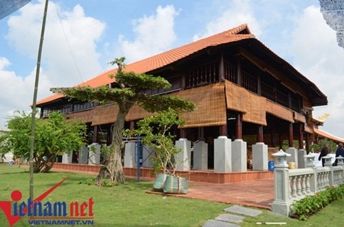 Hoài Linh, Xuân Hinh, nhà thờ Tổ của Hoài Linh, nhà quê của Xuân Hinh