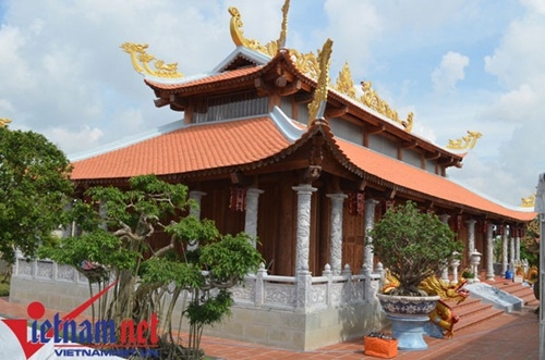 Hoài Linh, Xuân Hinh, nhà thờ Tổ của Hoài Linh, nhà quê của Xuân Hinh