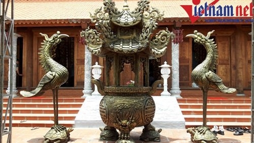 Hoài Linh, Xuân Hinh, nhà thờ Tổ của Hoài Linh, nhà quê của Xuân Hinh