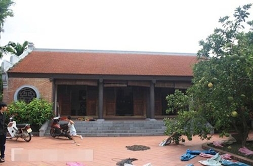 Hoài Linh, Xuân Hinh, nhà thờ Tổ của Hoài Linh, nhà quê của Xuân Hinh