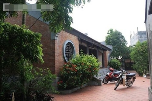 Hoài Linh, Xuân Hinh, nhà thờ Tổ của Hoài Linh, nhà quê của Xuân Hinh