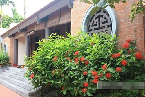 Hoài Linh, Xuân Hinh, nhà thờ Tổ của Hoài Linh, nhà quê của Xuân Hinh