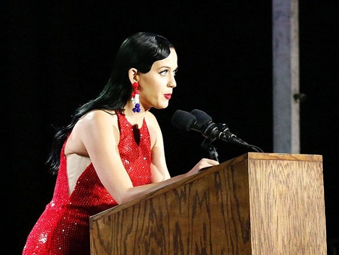 Katy Perry trong bữa tiệc bầu cử của bà Hillary Clinton ở trung tâm hội nghị Jacob K.Javits /// Ảnh: AFP