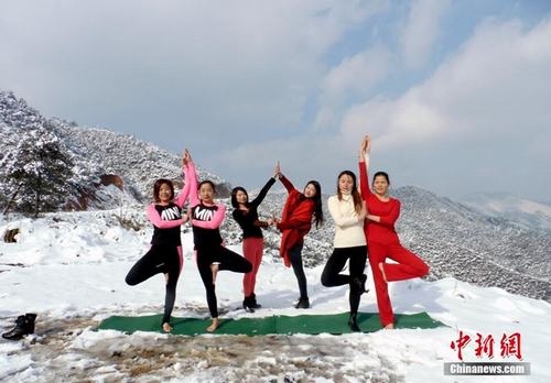 sung sot truoc anh yoga cuc doc cua gai xinh trung quoc hinh anh 8