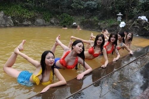 sung sot truoc anh yoga cuc doc cua gai xinh trung quoc hinh anh 9