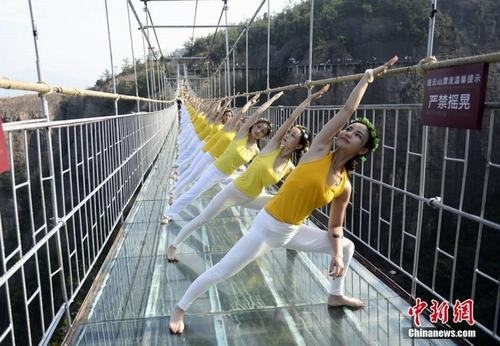 sung sot truoc anh yoga cuc doc cua gai xinh trung quoc hinh anh 13