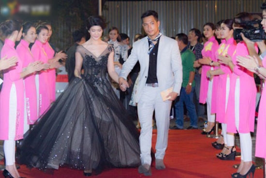 Chuyện tình của nữ cơ trưởng Đông Phương và Trương Thế Vinh trước hủy hôn