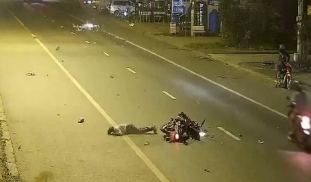 Clip kinh hoàng vụ tai nạn giao thông tóe lửa trên quốc lộ Đồng Nai hình ảnh 2 clip kinh hoang vu tai nan giao thong toe lua tren quoc lo dong nai hinh anh 2