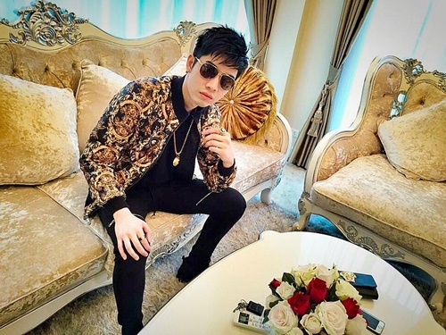 sung sot thieu gia voi sieu xe dat vang khien trieu co gai mo uoc hinh anh 4
