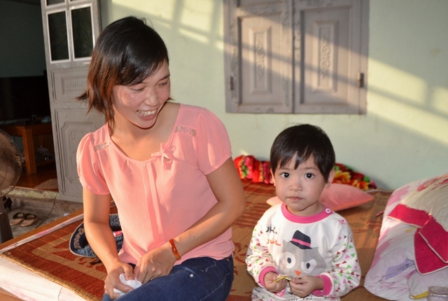 Cháu Thuỳ Dung có sở thích ăn kẹo và ít ốm đau. Ảnh: Đ. Tuỳ 