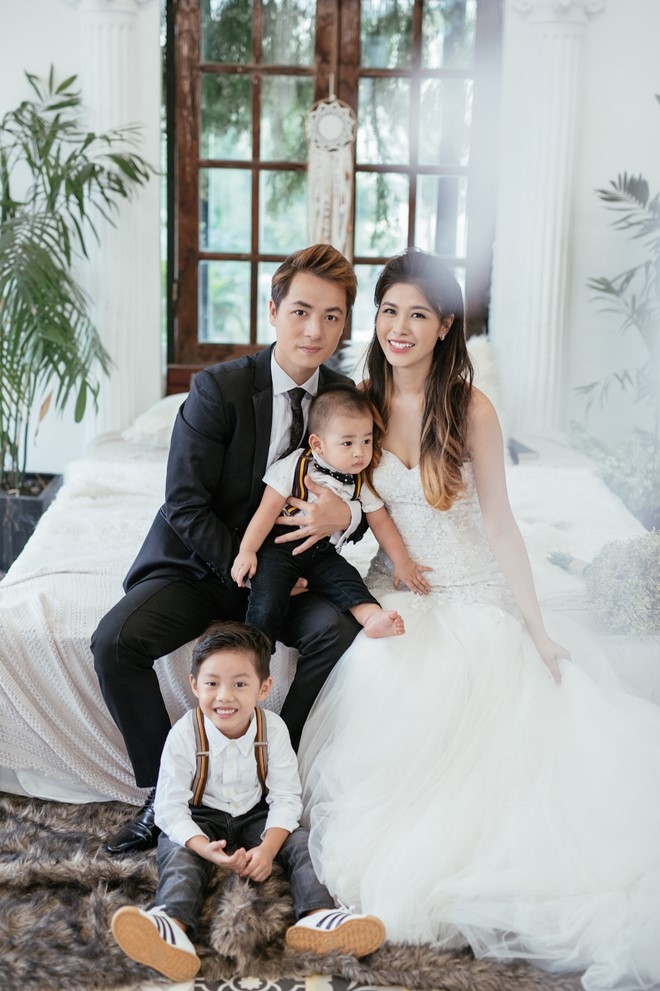 Dang Khoi chup anh ky niem 3 nam ngay cuoi hinh anh 2