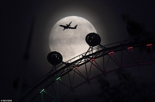  Vòng xoay ở London - Anh... Ảnh: Reuters 