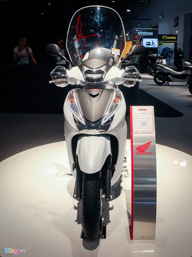 Honda SH 300i 2017 them mau the thao hinh anh 2