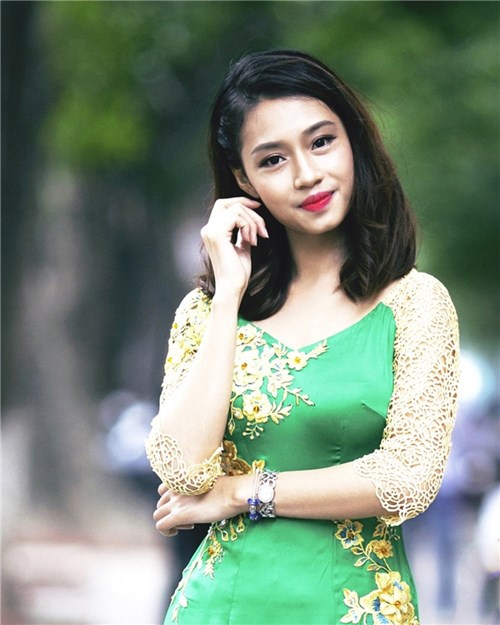 nhung chan dai da-zi-nang noi dinh dam tren mang xa hoi hinh anh 1
