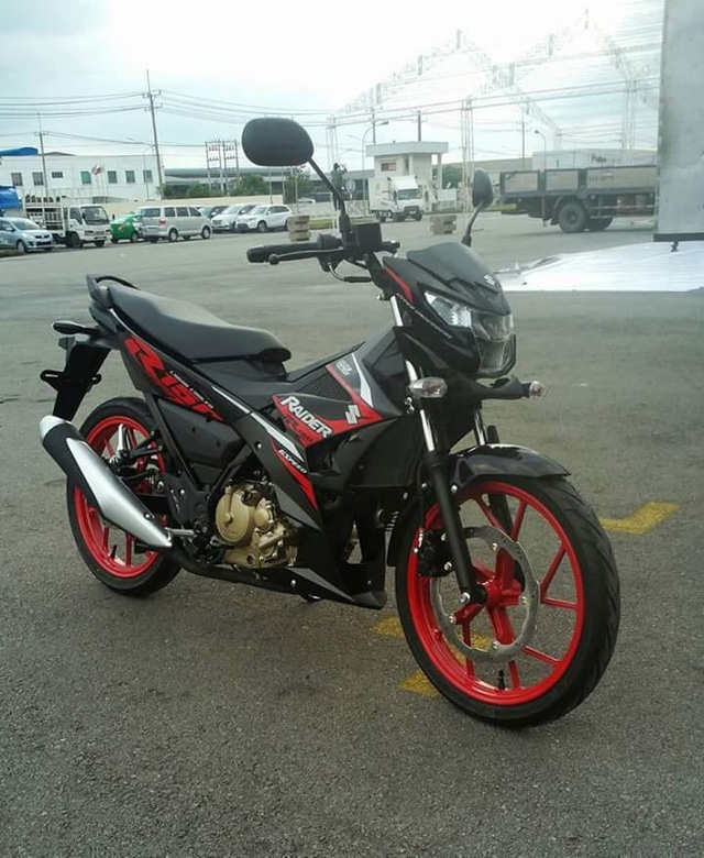  Trên thân xe có dòng chữ Raider thay vì Satria. 