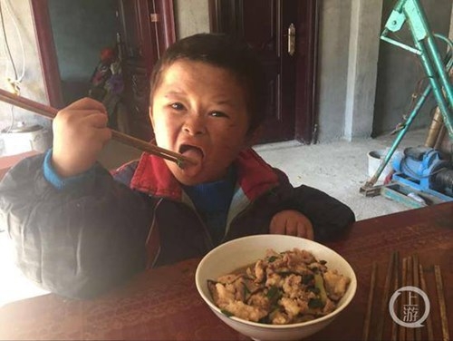 Cậu bé nghèo đổi đời nhờ giống hệt tỷ phú Jack Ma ảnh 5