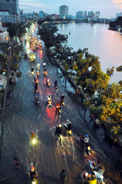 duong song sanh nuoc, nguoi sai gon bi bom loi ve nha hinh anh 4