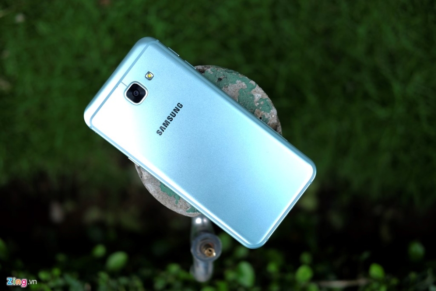 Galaxy A8 2016 xanh ngoc xach tay ve VN, gia 9 trieu dong hinh anh 2
