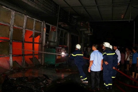 Hien truong vu chay khien nhieu ngoi nha bi thieu rui o Quang Ninh - Anh 7