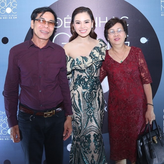 Ho Ngoc Ha dien hang hieu den xem dem nhac Giang Hong Ngoc hinh anh 7