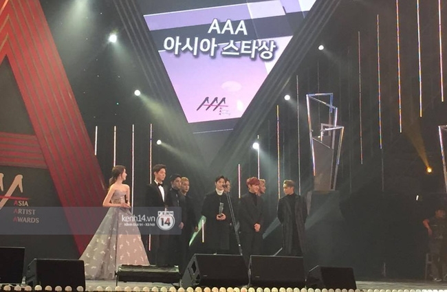 Chi Pu xinh đẹp, tự tin nói tiếng Anh trên sân khấu nhận giải thưởng tại Asia Artist Awards - Ảnh 9.