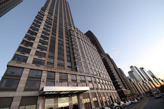 Chung cư Trump Place, 160 và 180 đại lộ Riverside, khu Upper West Side, quận Manhattan, TP New York. Ảnh: SIPA USA