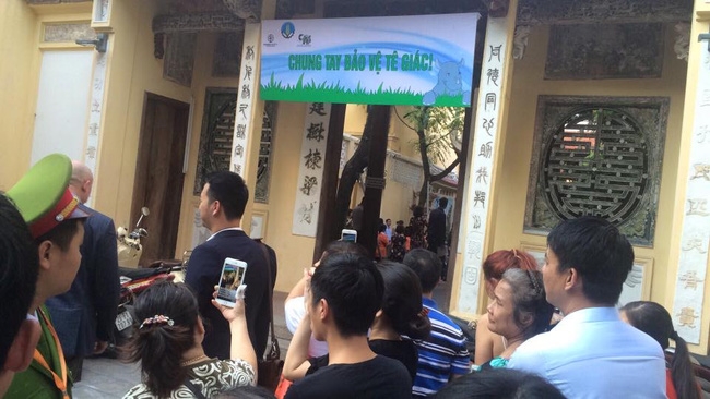 Hoàng tử Anh William ngồi vỉa hè uống cà phê phố cổ Hà Nội với Hồng Nhung, Thanh Bùi, Xuân Bắc - Ảnh 2.