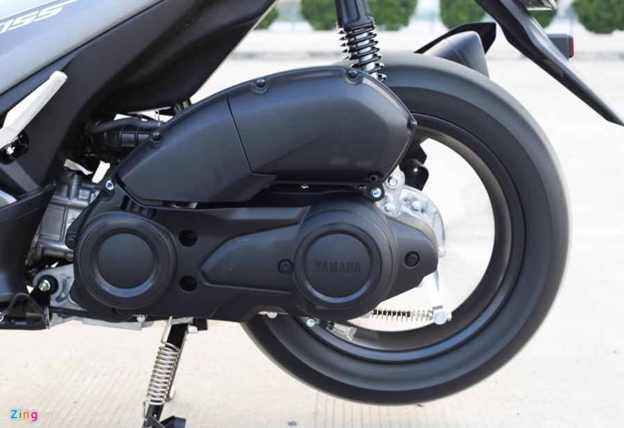 Chi tiet Yamaha NVX: Kich thuoc lon, dang the thao hinh anh 6