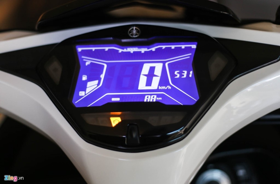 Chi tiet Yamaha NVX: Kich thuoc lon, dang the thao hinh anh 9