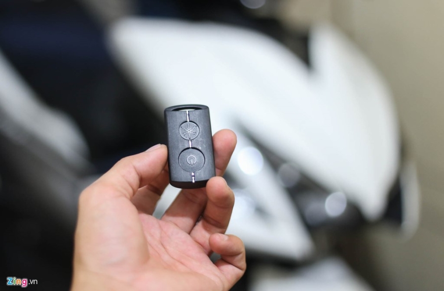 Chi tiet Yamaha NVX: Kich thuoc lon, dang the thao hinh anh 11